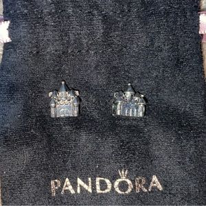 SET OF 2 - PANDORA CHARMS✨🏰